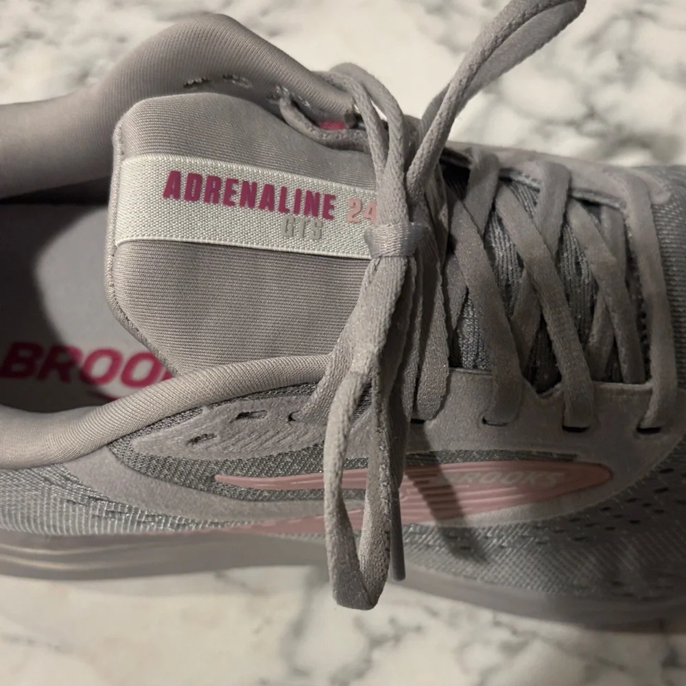 Brooks Women's Adrenaline 24 GTS Gray and Pink NWOT - Picture 6 of 8